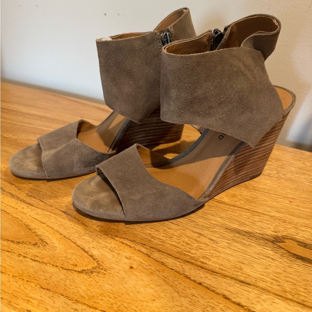 Lucky brand Brown Suede Wedge Sandals